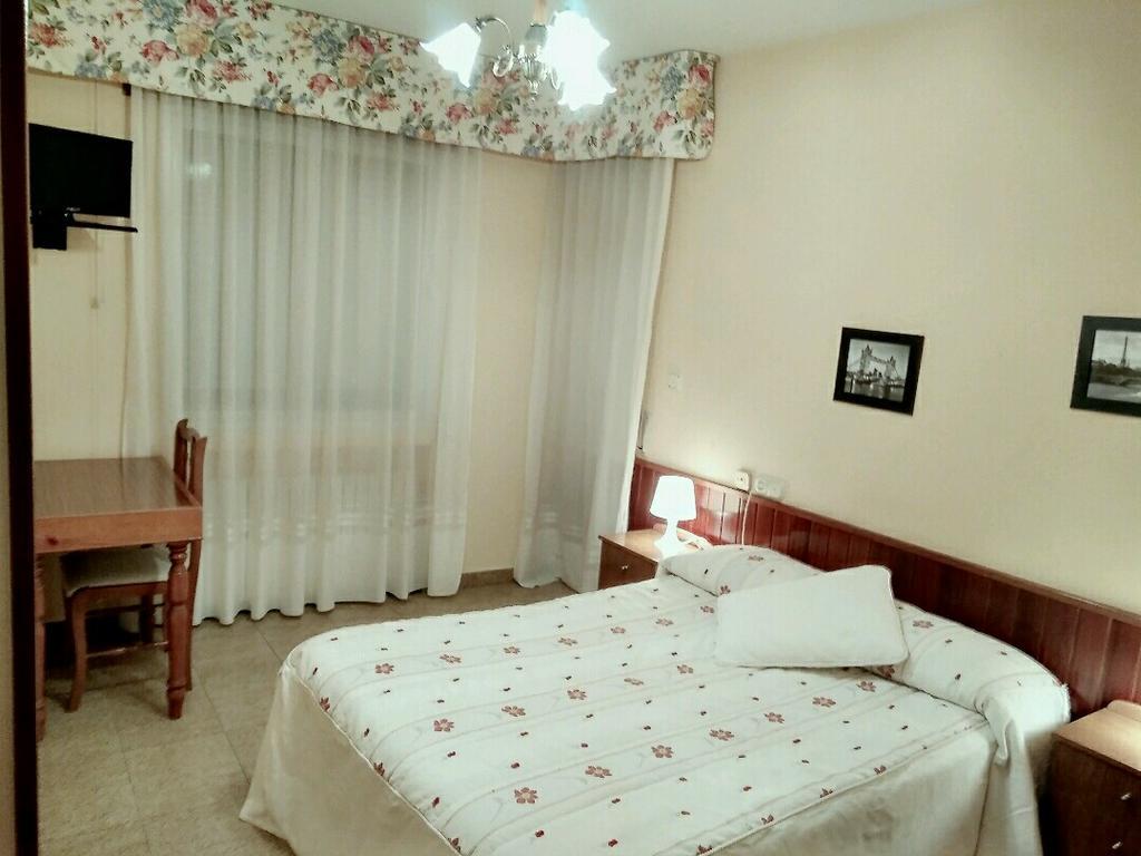 Hostal Mayo О-Барко-де-Вальдеоррас Экстерьер фото